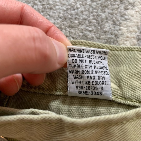 Levi’s Faded Olive Green Vintage Relaxed Fit High Waist 550 Jean Shorts - Picture 5 of 5